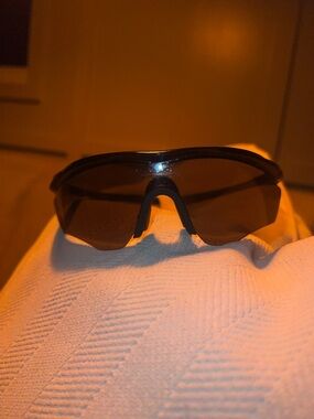 Men’s Sporty Oakley Sunglasses